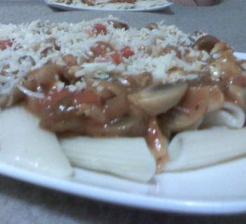 Penne z kurczakiem i pieczarkami