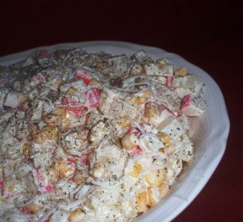 Sałatka z paluszków krabowych