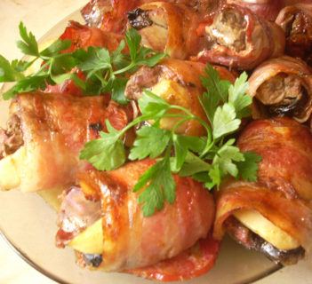 Roladki z boczku z wątróbką i owocami