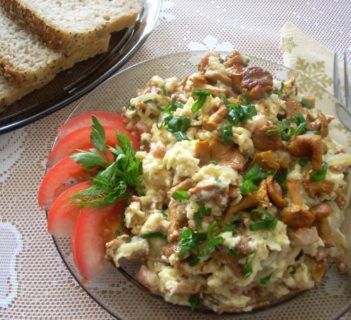 Jajecznica z kurkami