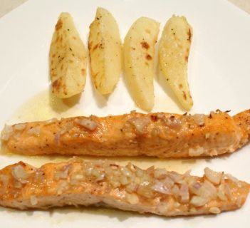 Pieczony łosoś z syropem klonowym