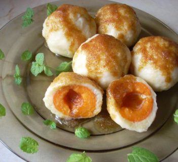 Knedle serowe z morelami