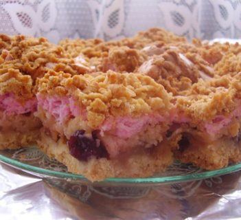 Szarlotka z żurawiną i orzechami pekan