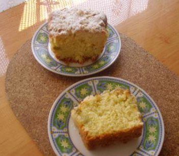 Drożdżowy z rabarbarem i kruszonką.