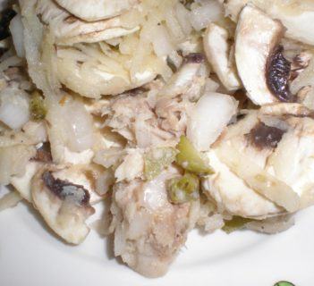 Sałatka z ryby wędzonej i pieczarek