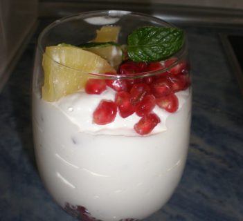 Deser ananasowy z granatami