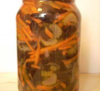 Uszaki bzowe z warzywami