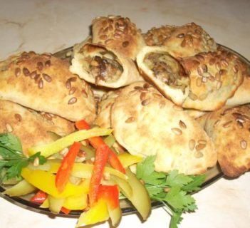 Pieczone pierogi ziemniaczane z grzybami