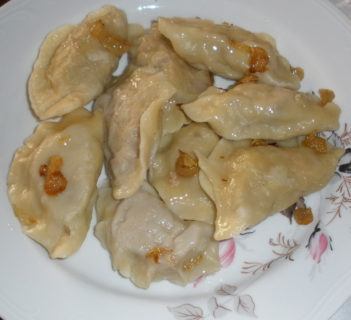 Pierogi z kapustą, mięsem i grzybami