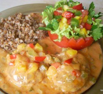 Klopsiki w sosie paprykowym