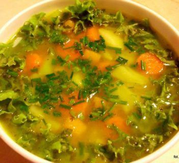 Zupa jarzynowa z sałatą