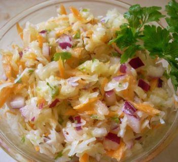 Surówka z kapusty kiszonej