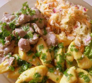 Żołądki drobiowe w sosie pietruszkowym