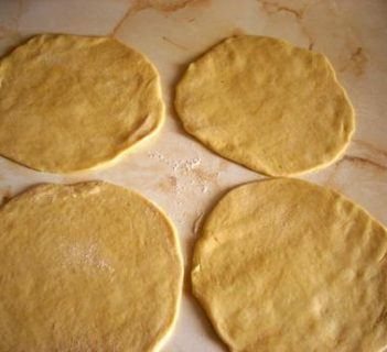 Mini calzone z kiełbasą