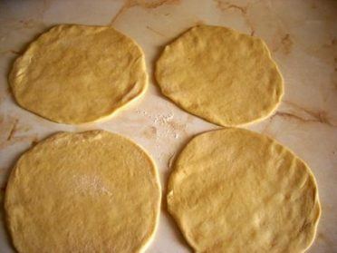 Mini calzone z kiełbasą
