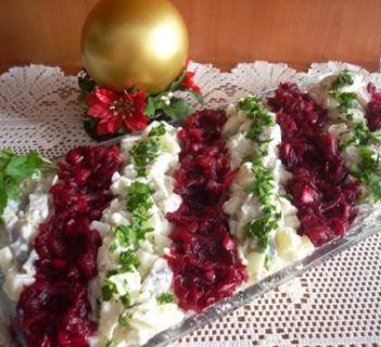 Świąteczna sałatka śledziowa