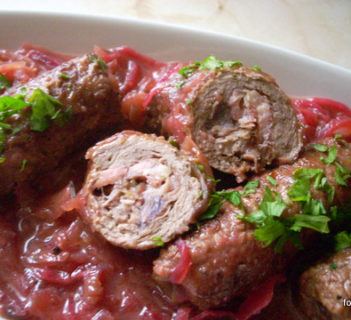 Roladki wołowe duszone w kapuście