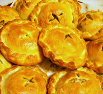 Drożdżowe bułeczki z mięsem