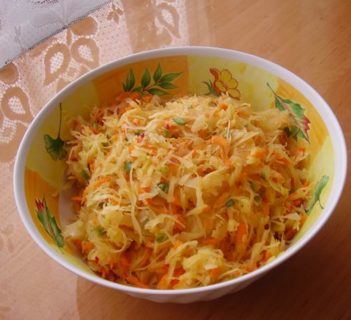 Surówka z kwaszonej kapusty