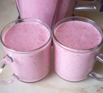 Koktajl mleczno – truskawkowy