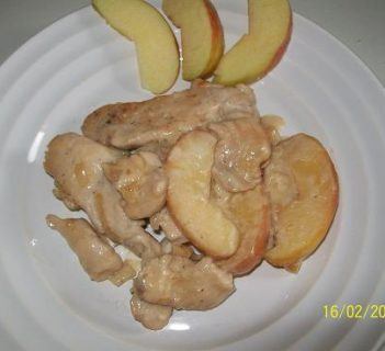 Piersi z kurczaka z jablkami w miodzie pitnym