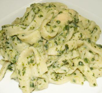 Pasta ze szpiankiem (z makaronem własnej roboty)