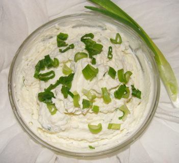 Wiejski twarożek ze szczypiorkiem