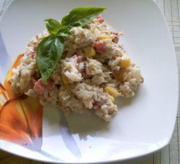 Sałatka ryżowa z tuńczykiem