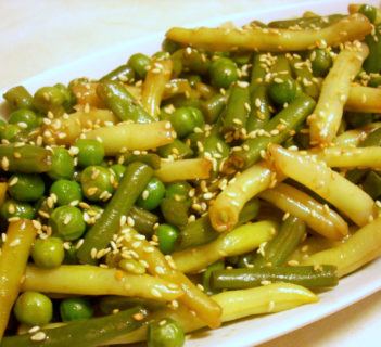 Sałatka strączkowa z sezamem