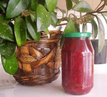 Sałatka z buraków (na zimę do słoików)