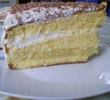 KREMÓWKOWY TORT Z JABŁKAMI