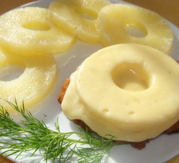 Kotlet schabowy z ananasem