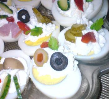 Jajka z serową różyczką