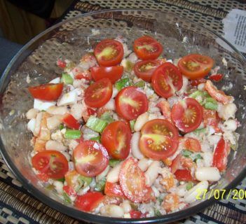 Sałatka z białej fasoli