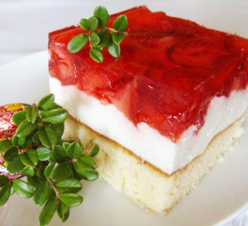 Sernik na zimno z truskawkami