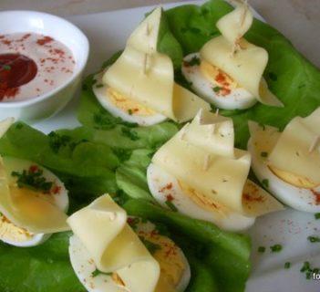 Regaty na liściach sałaty