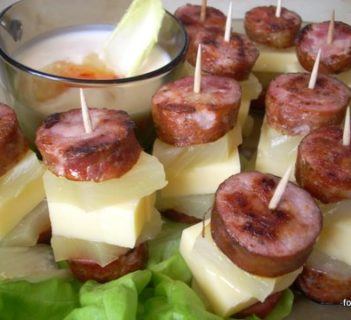 Corky Ananas z kiełbasą