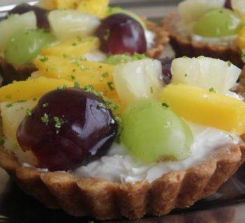 Babeczki z serkiem waniliowym i owocami