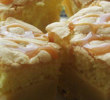 Biszkopt z masą rabarbarową