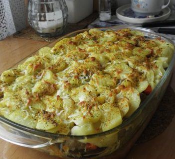 Zapiekanka ziemniaczana z klopsikami