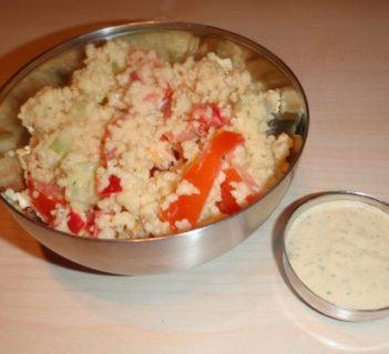 kuskus z paprykowo-ziołowym dipem