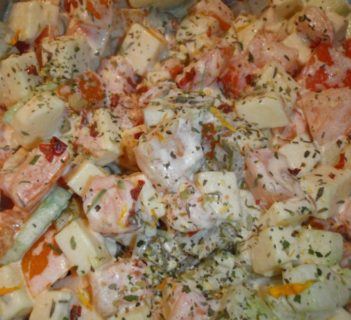 sałatka z płatkami nagietka