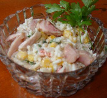 Sałatka z wędzonym kurczakiem