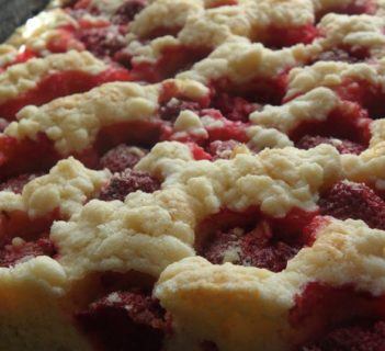 Kruche ciasto z truskawkami