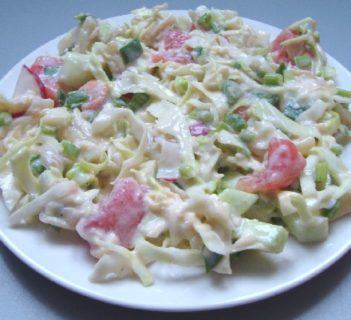 Chrupiąca sałatka warzywna w jogurcie