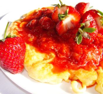 Omlety z truskawkami