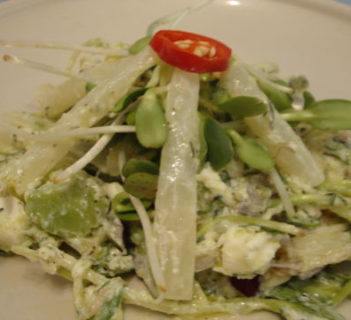 Sałatka z białymi szparagami