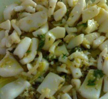 Kalmary w sosie czosnkowo – pietruszkowym