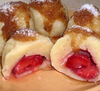 Knedle z truskawkami