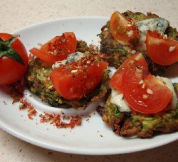 Lazurowe placuszki cukiniowo-pieczarkowe